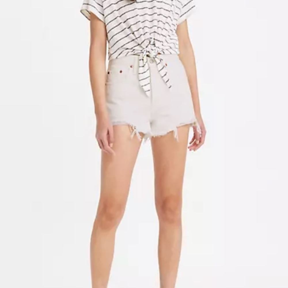 New with tags 501 Levi’s “short shorts”